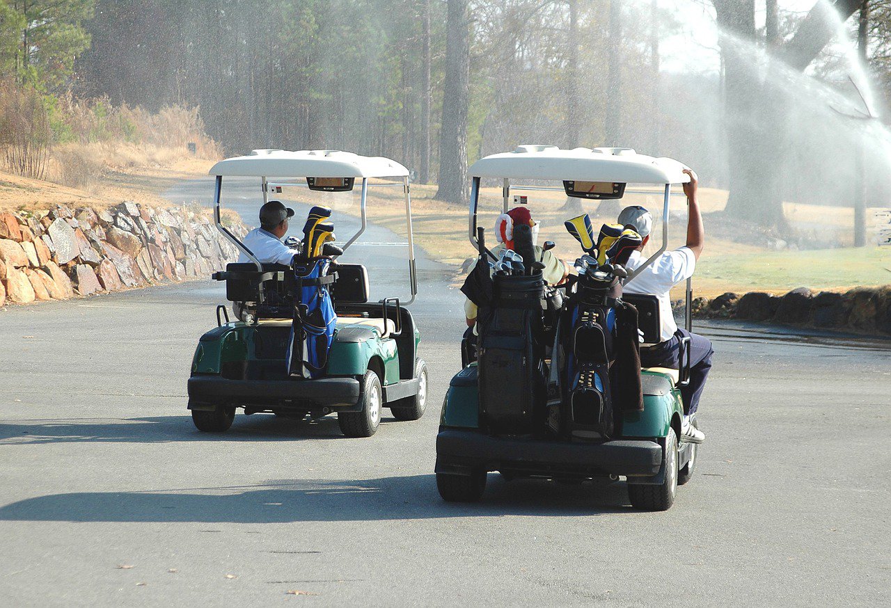 golf-carts-1673157_1280.jpg