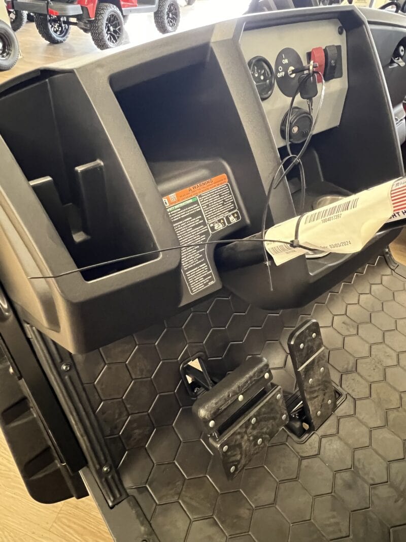 2024 EZGO Express 6 Elite/Black - Image 3
