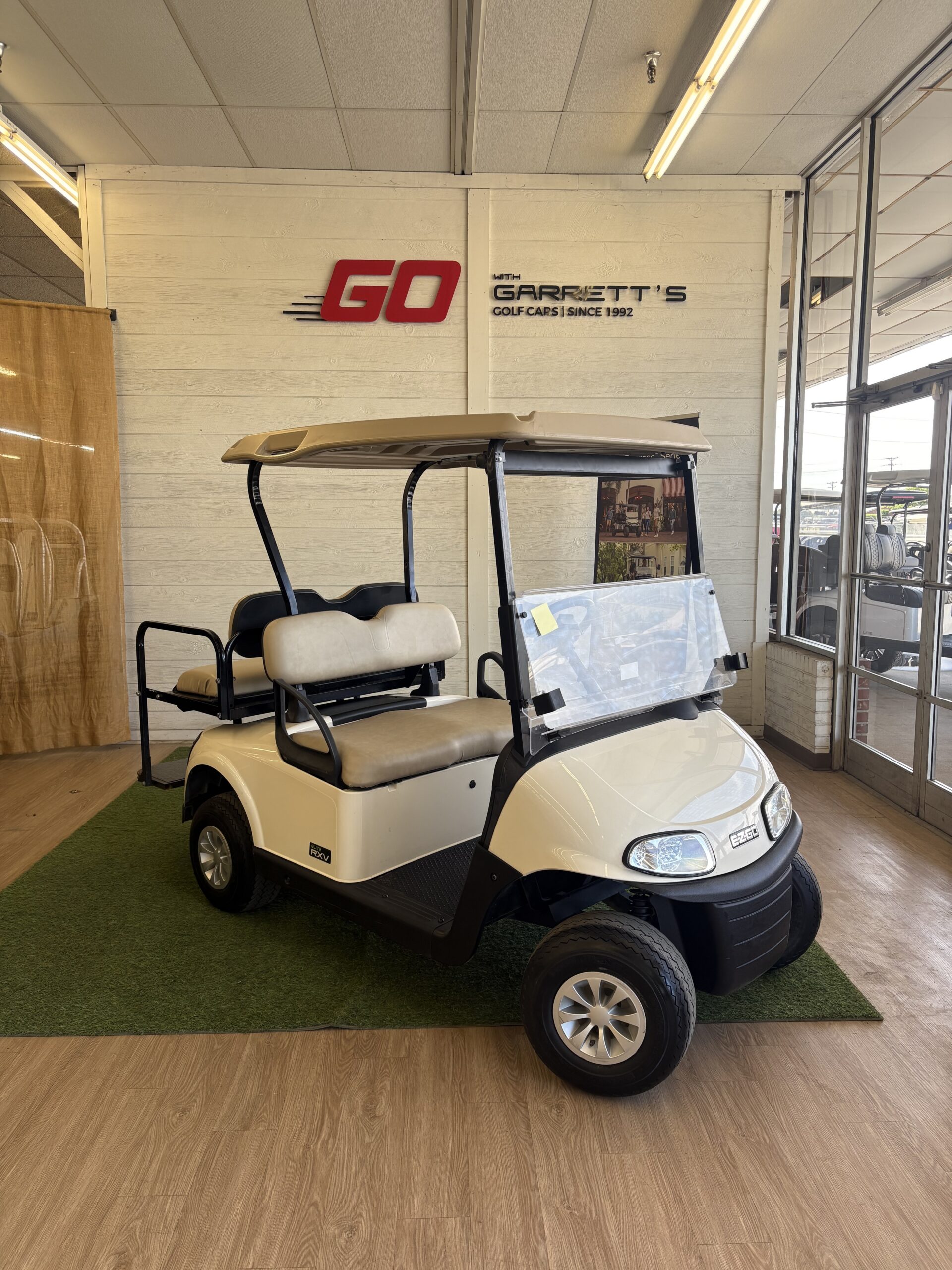 #47 - 2020 E-Z-GO White RXV ELiTE (Lithium Battery)