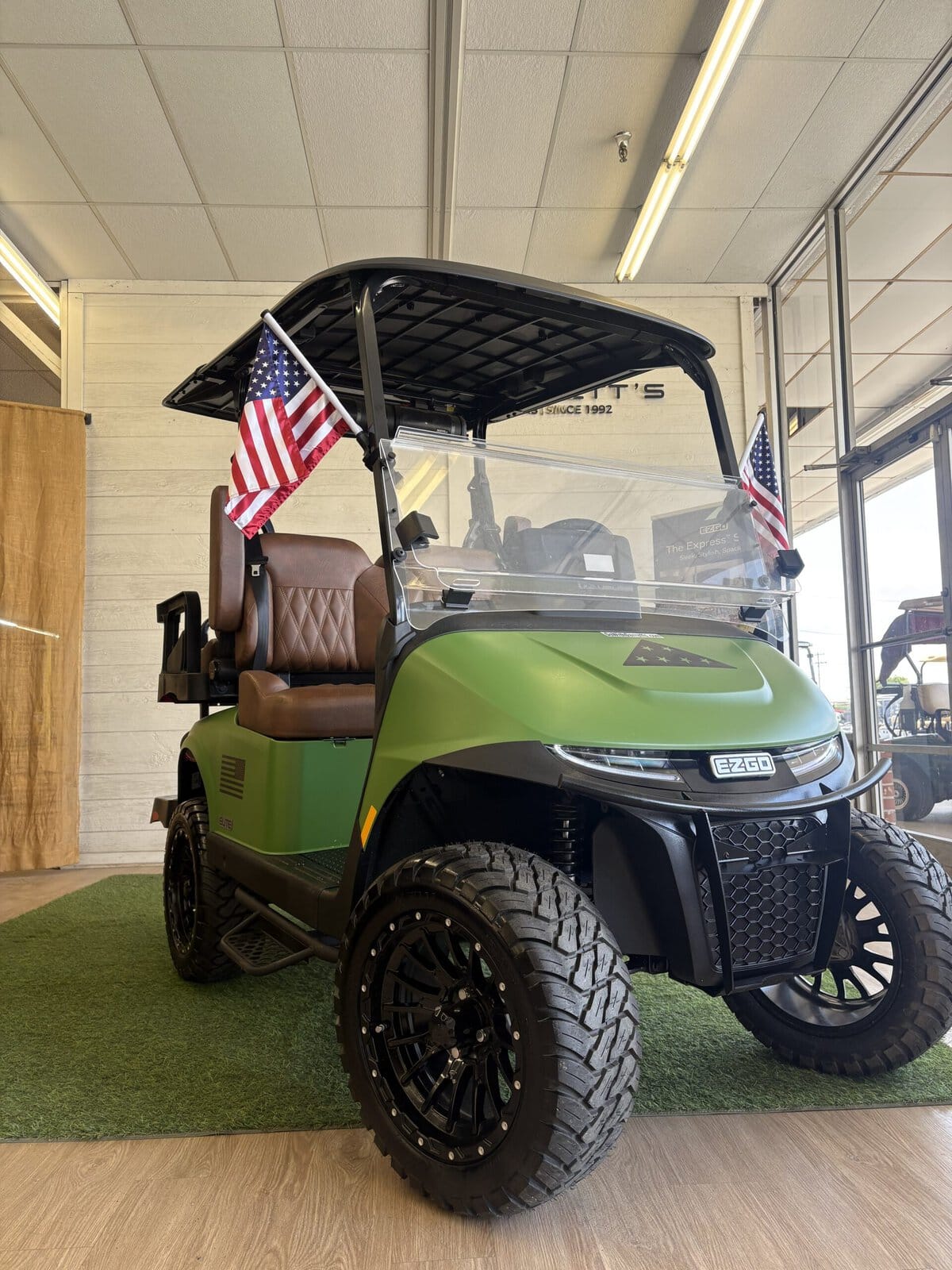2026 E-Z-GO RXV Summit XTL ELiTE Lithium – "Folds of Honor" Special Edition - Image 2