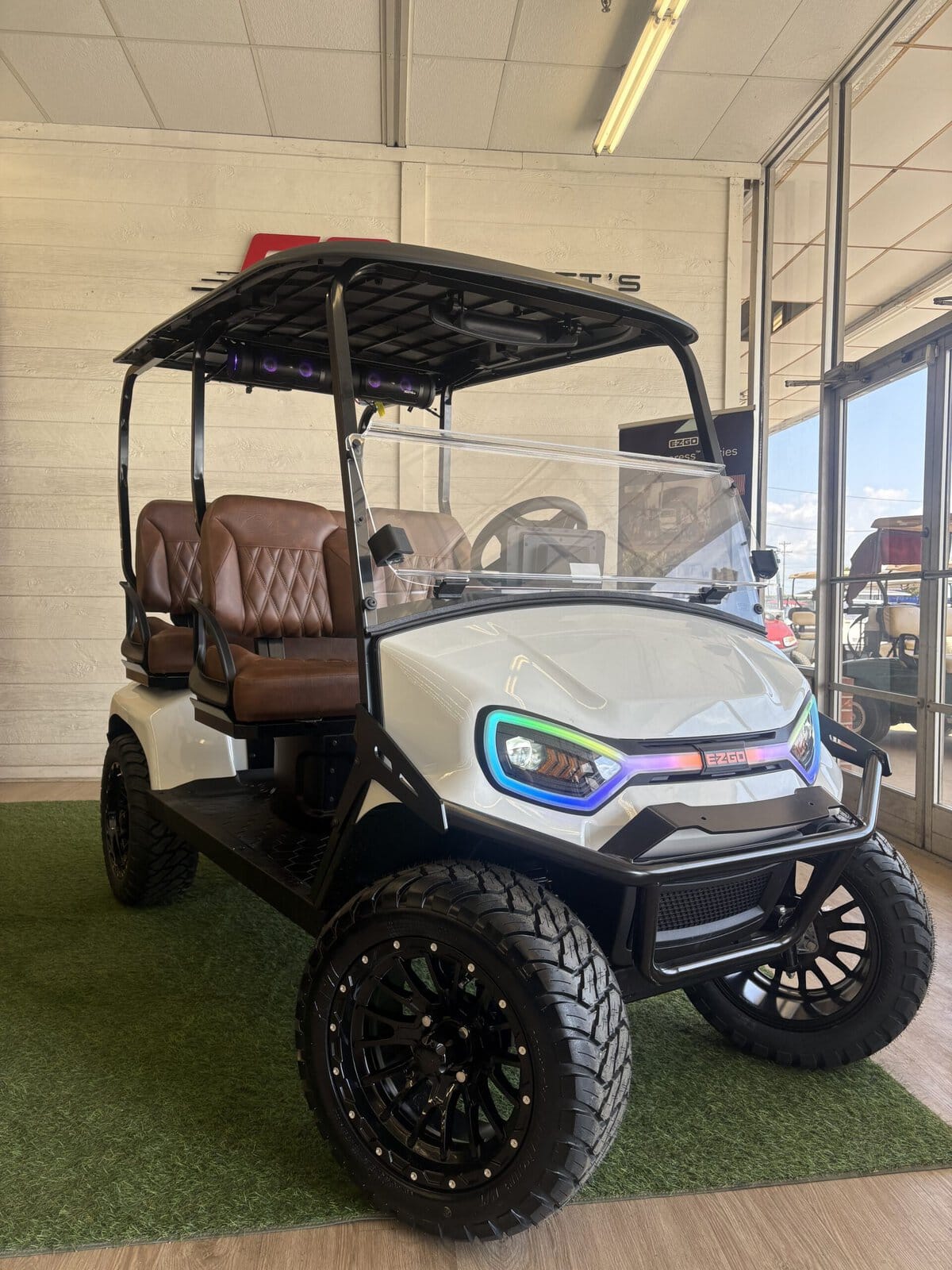 Brand New 2026 E-Z-GO Liberty ELiTE Lithium Bright White
