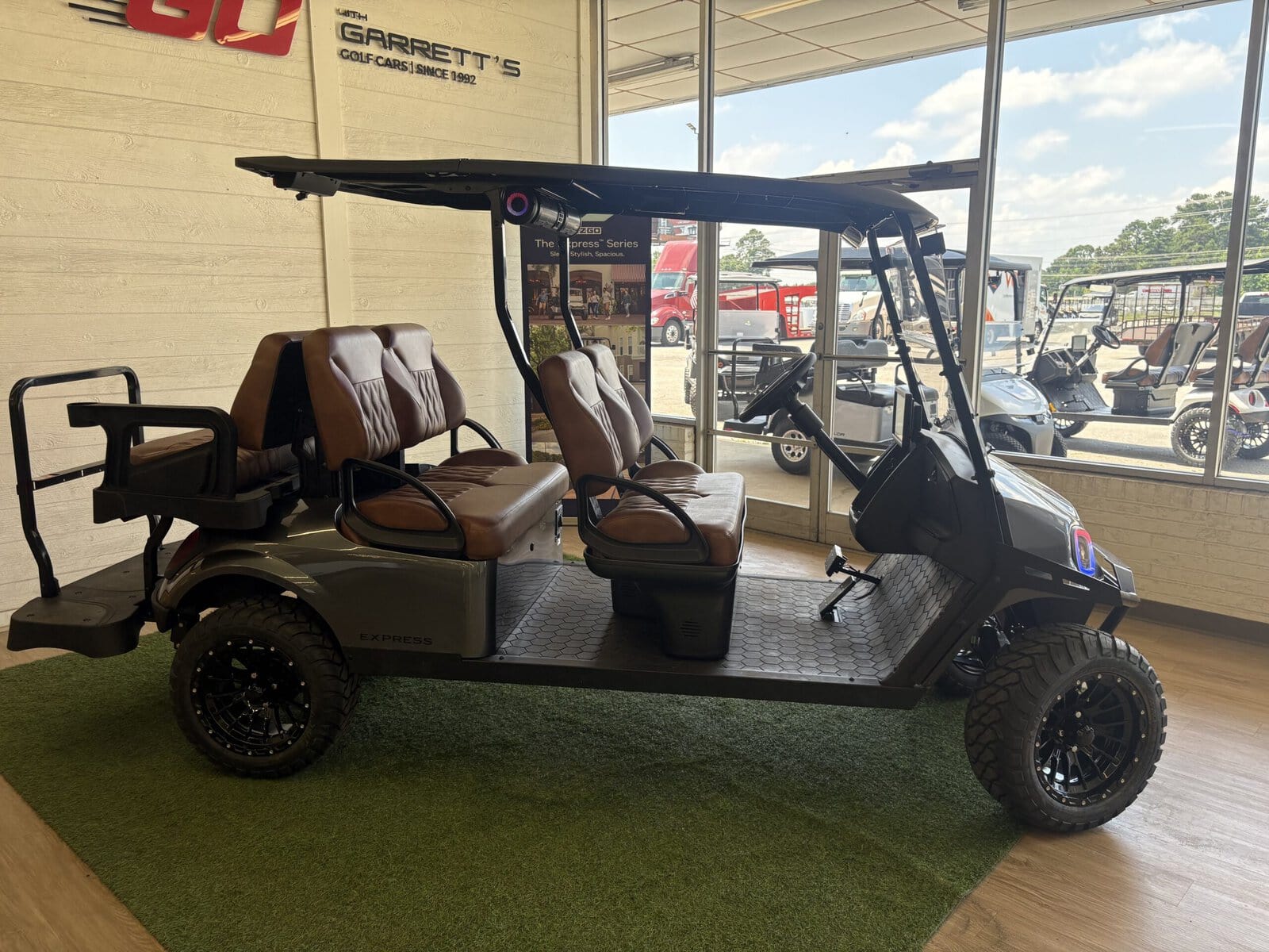 2026 E-Z-GO Express 6 ELiTE Lithium Charcoal Grey - Image 2