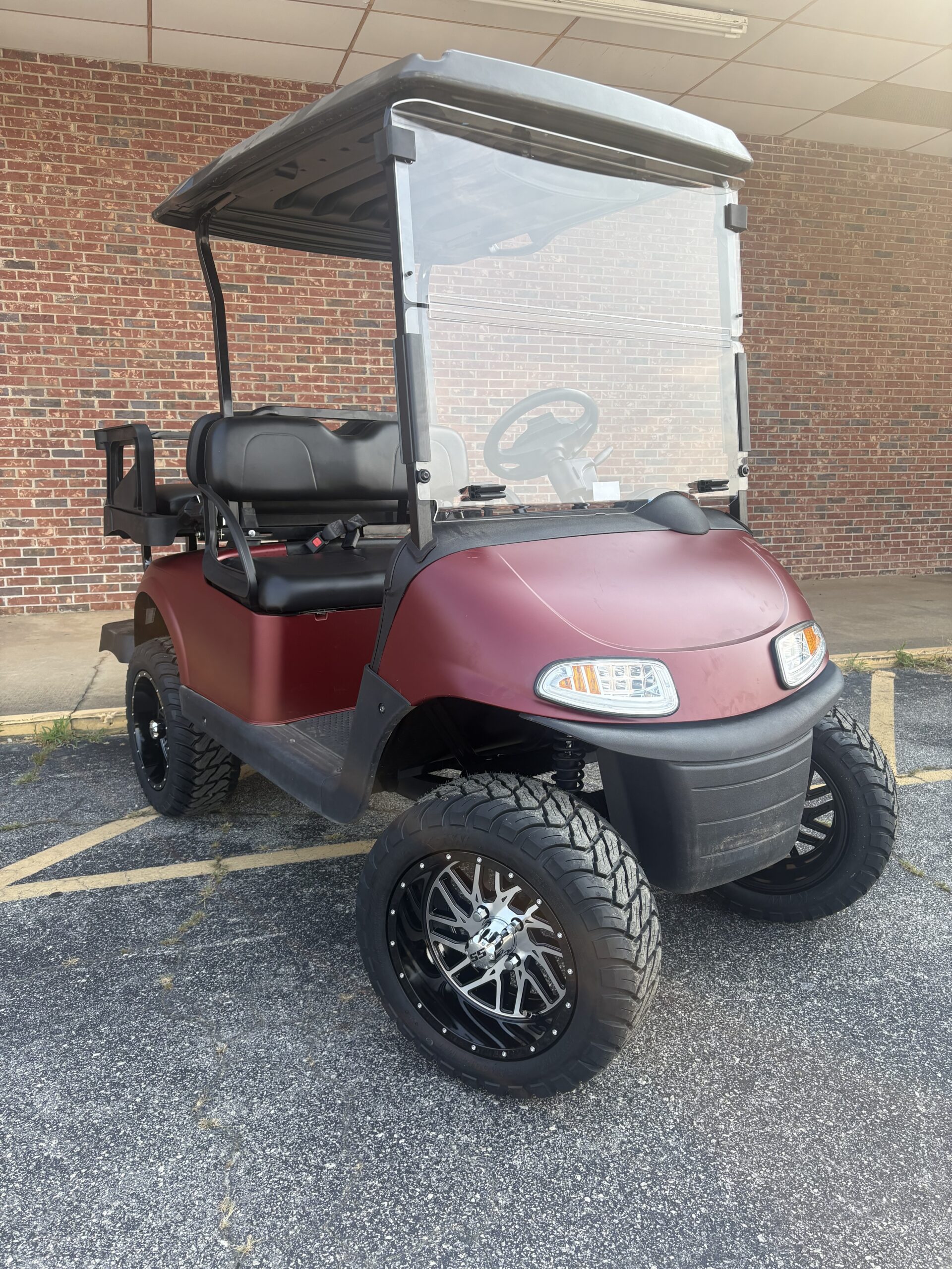 #01 - 2023 E-Z-GO RXV Valor ELiTE Lithium – Matte Inferno Red Lifted