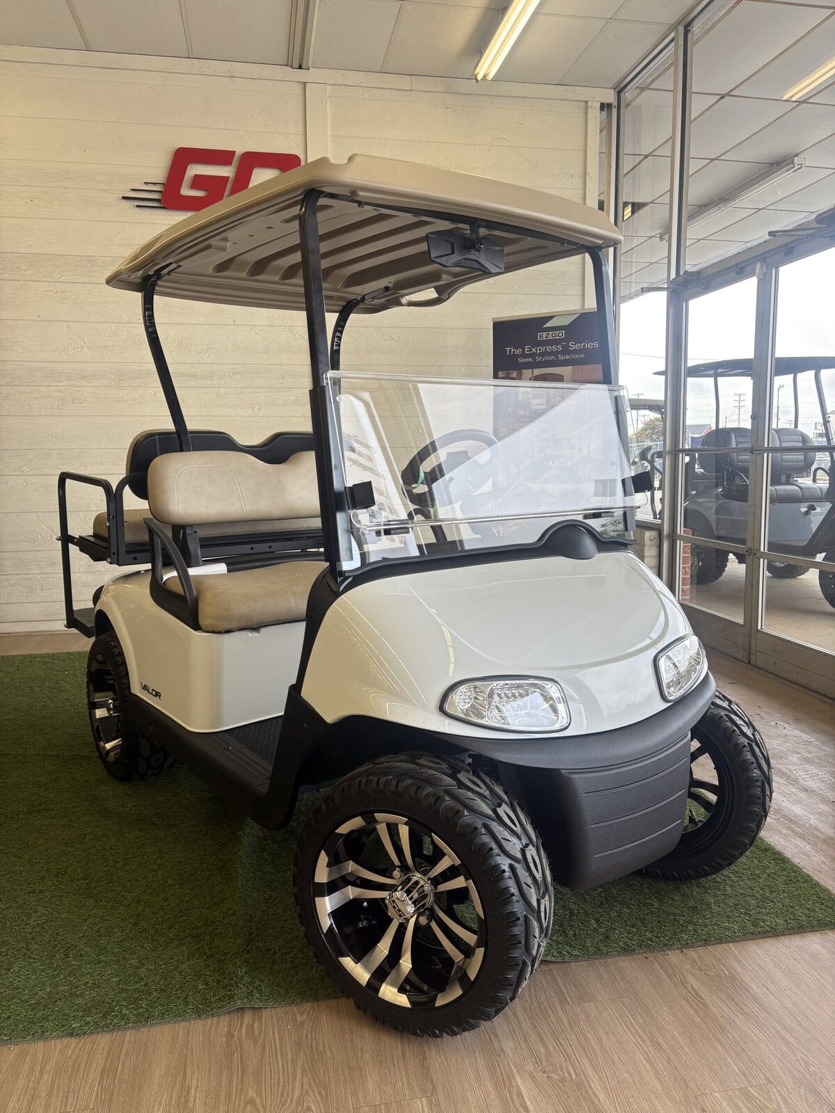 #14 - E-Z-GO RXV Valor Lithium – Custom Bright White